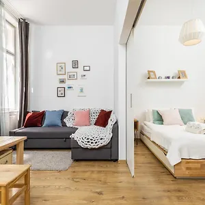 https://pacoorsis-homey-cosy-apartment-in-the-city-center.inbudapesthotels.com