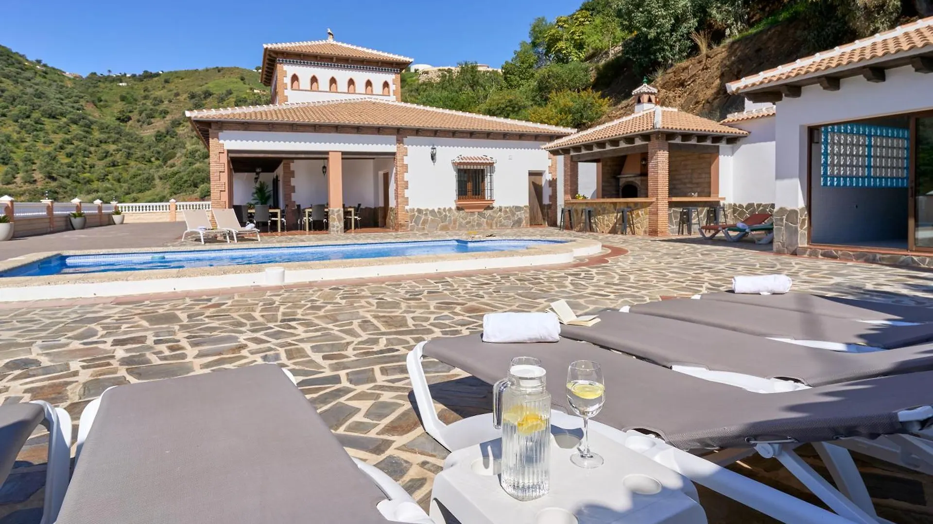 Villa Alejandro En Sayalonga Espanha